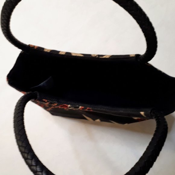 Old Navy Outlet - Picture 2 of 5